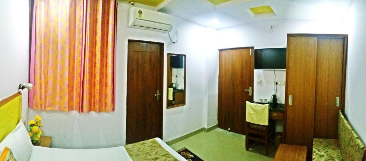 Airport Sky Inn Homestay ชัยปุระ ภายนอก รูปภาพ